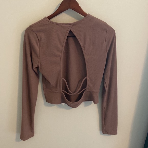 Cropped Open Back Long Sleeve Top - Picture 4 of 4